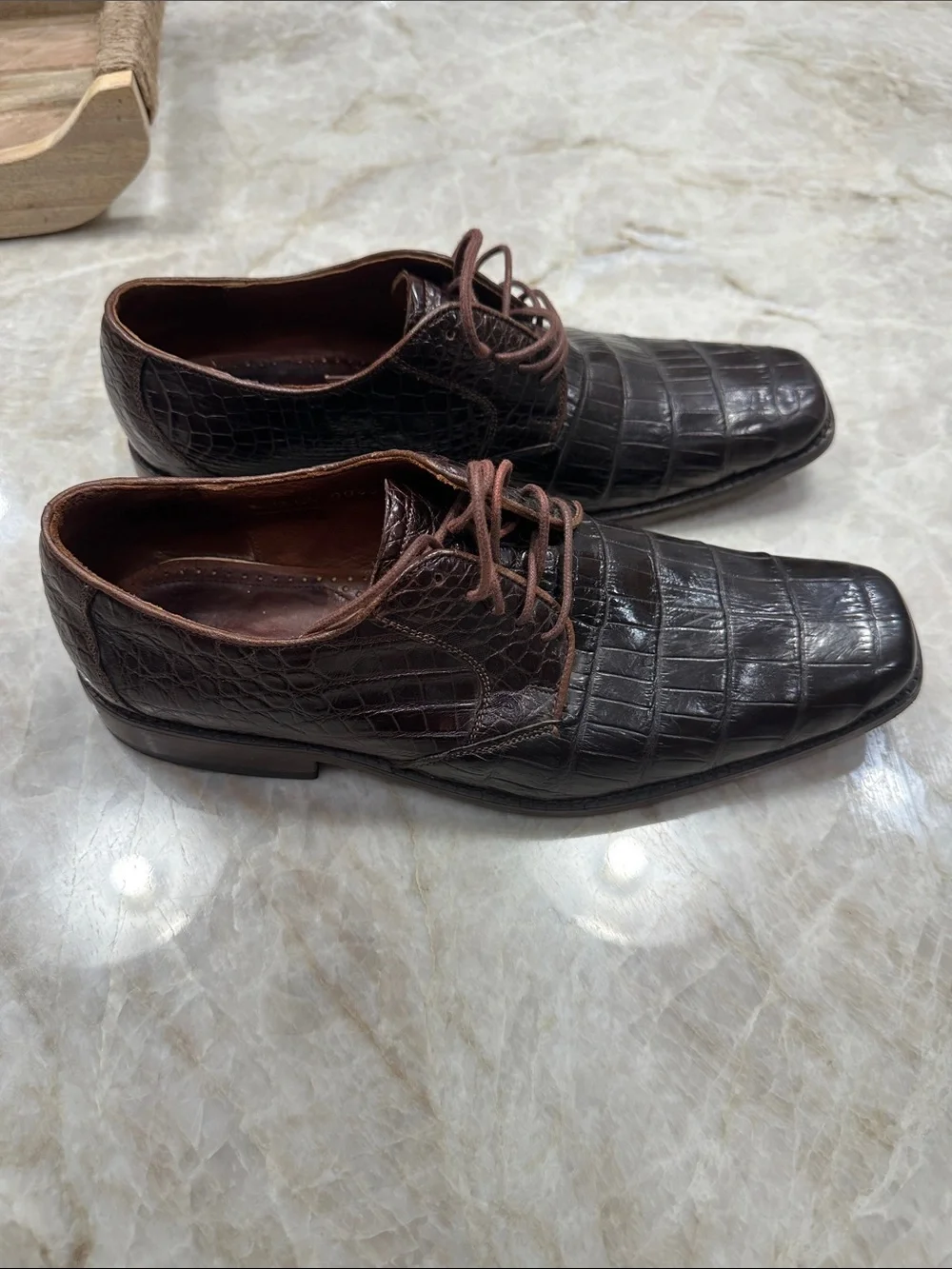 Men's Brown Croc-Embossed Leather Dress Shoes